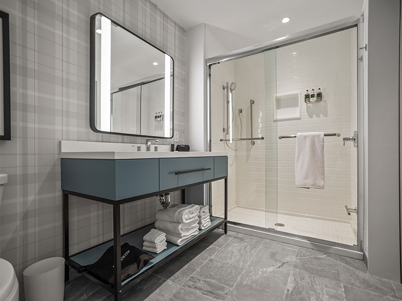 Guest-Bathroom-Highlander-Hotel
