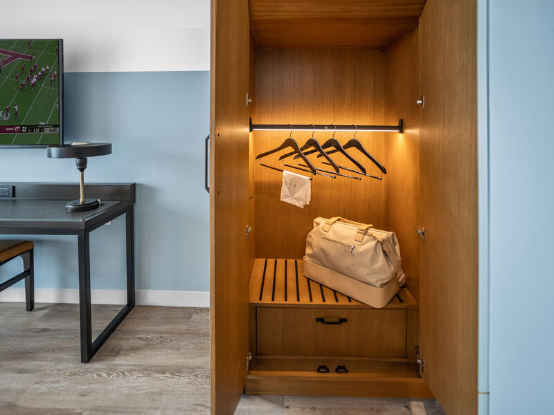 Highlander-Guest-Room-Closet